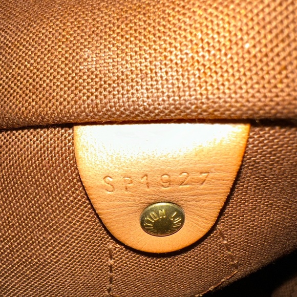 Louis Vuitton bag - Picture 9 of 12
